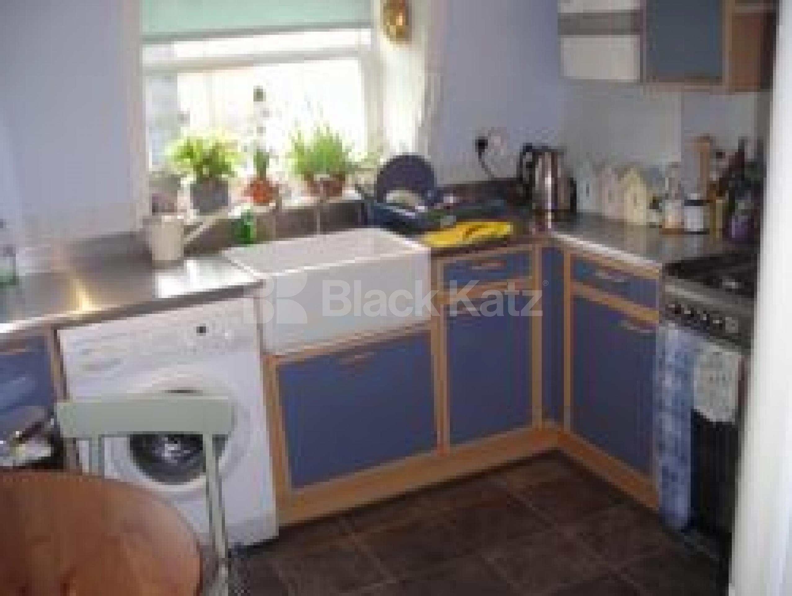 			UNDER OFFER!!, 2 Bedroom, 1 bath, 1 reception Flat			 Arlington Road, CAMDEN NW1